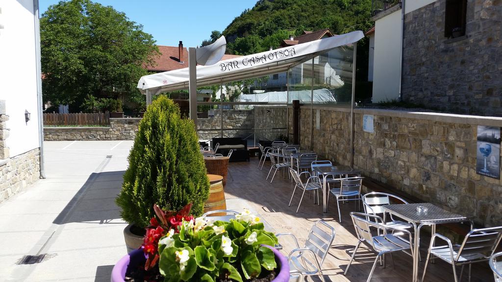 Hostal Otsoa Ezcaroz Exterior photo