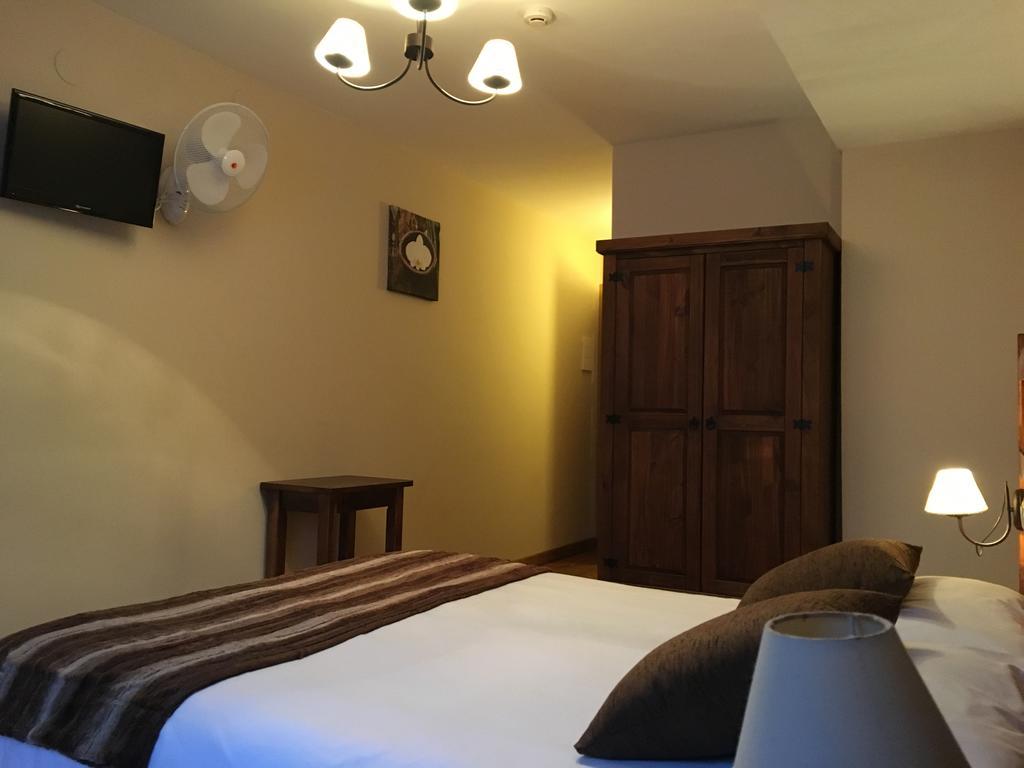 Hostal Otsoa Ezcaroz Exterior photo