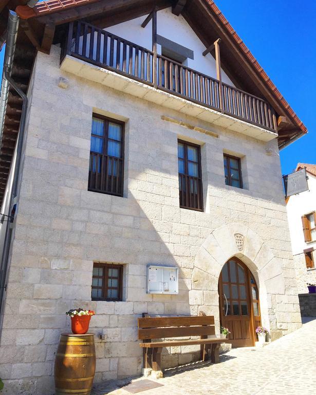 Hostal Otsoa Ezcaroz Exterior photo